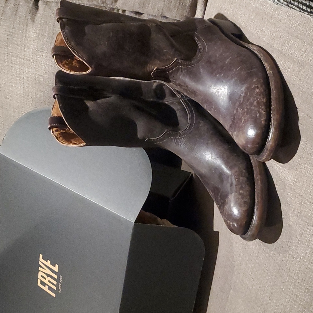 FRYE AND CO. Dark Brown Leather Boots